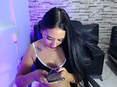 Snapshot of paula_ross_ chatting on April 21, 2026, 11:44 pm paula ross online show from April 21, 2026, 11:44 pm