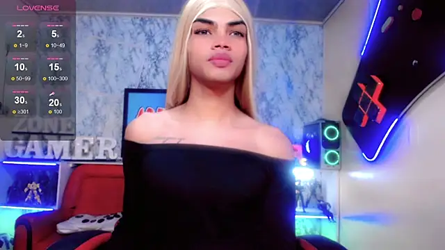 Snapshot of Karol_Vanessa__ chatting on June 1, 2026, 11:32 am Karol Vanessa online show from June 1, 2026, 11:32 am