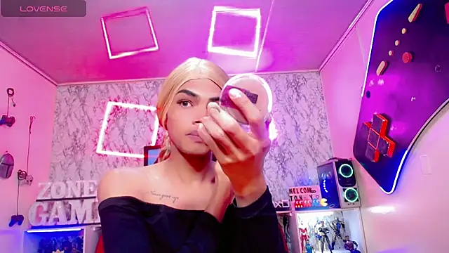 Snapshot of Karol_Vanessa__ chatting on May 19, 2026, 11:39 am Karol Vanessa online show from May 19, 2026, 11:39 am