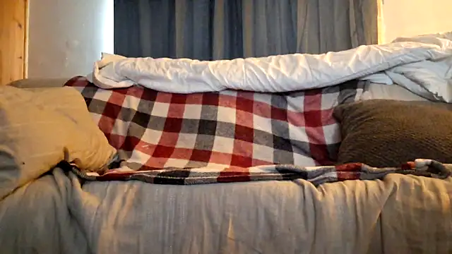 sexy hottie guy online show from April 15, 2026, 8:09 pm