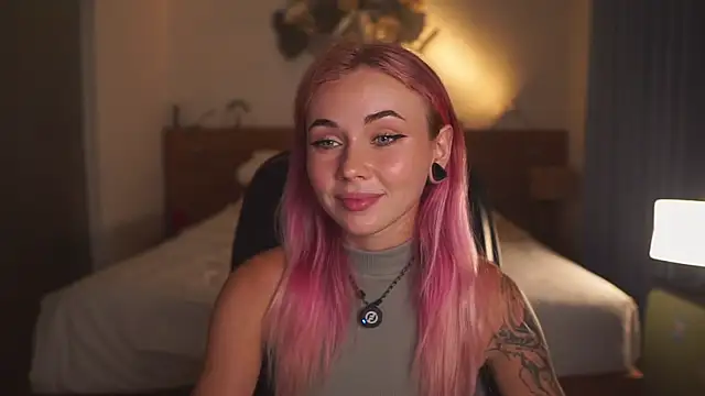 Snapshot of Sarah_Pink chatting on April 4, 2026, 1:39 pm Sarah Pink online show from April 4, 2026, 1:39 pm