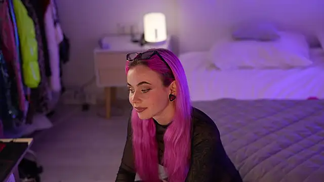 Sarah Pink online show from March 2, 2025, 5:20 pm