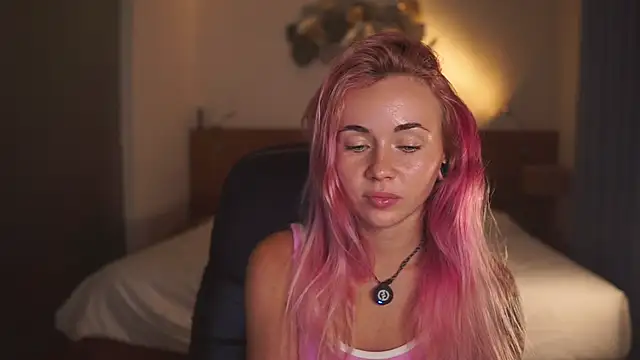 Snapshot of Sarah_Pink chatting on April 5, 2026, 2:35 pm Sarah Pink online show from April 5, 2026, 2:35 pm