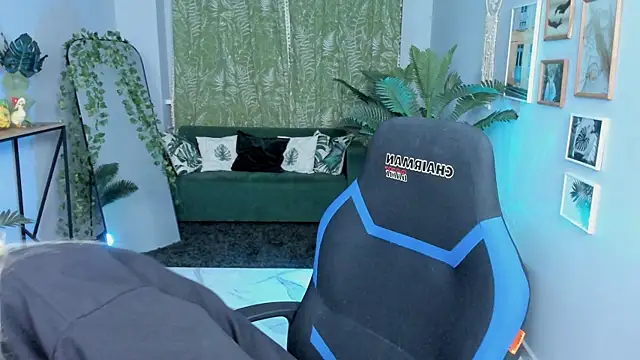 MaoqiBeverly online show from April 14, 2026, 5:01 am