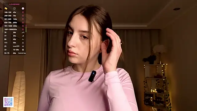 LeanneDinkle online show from April 3, 2026, 4:08 am