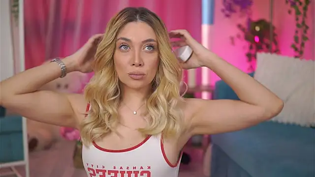 Snapshot of NadyaBlue chatting on February 9, 2026, 10:35 am NadyaBlue online show from February 9, 2026, 10:35 am