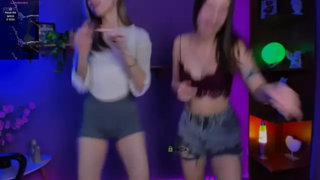 arianaa cat online show from May 9, 2026, 9:51 pm