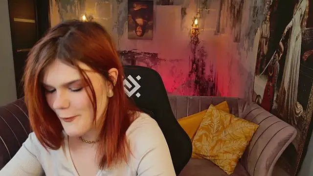 Snapshot of EllieFoxy chatting on February 18, 2026, 9:44 pm EllieFoxy online show from February 18, 2026, 9:44 pm