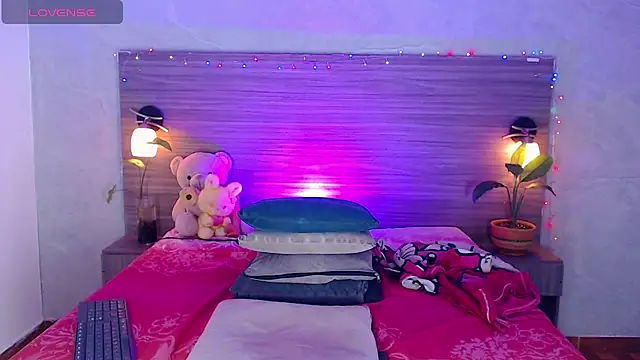 Snapshot of Sophia_Valentina chatting on June 27, 2026, 4:29 am Sophia Valentina online show from June 27, 2026, 4:29 am