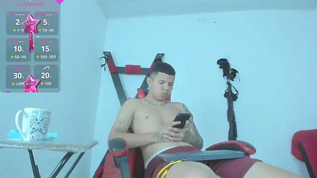 Snapshot of Steven_and_Camilo18 chatting on March 1, 2026, 11:43 am Steven and Camilo18 online show from March 1, 2026, 11:43 am