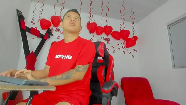 Snapshot of Steven_and_Camilo18 chatting on February 16, 2026, 11:20 am Steven and Camilo18 online show from February 16, 2026, 11:20 am