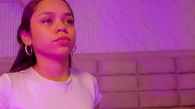 CarolineFyre online show from February 27, 2026, 12:49 pm