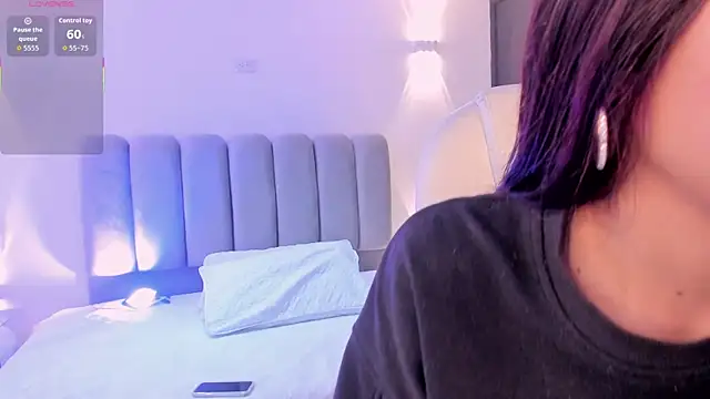 CarolineFyre online show from February 20, 2026, 1:24 pm