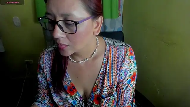 Snapshot of LuciaMiilf chatting on June 1, 2026, 3:18 am LuciaMiilf online show from June 1, 2026, 3:18 am