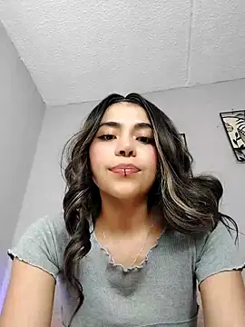 Snapshot of loveegirll1 chatting on February 2, 2026, 5:28 am loveegirll1 online show from February 2, 2026, 5:28 am