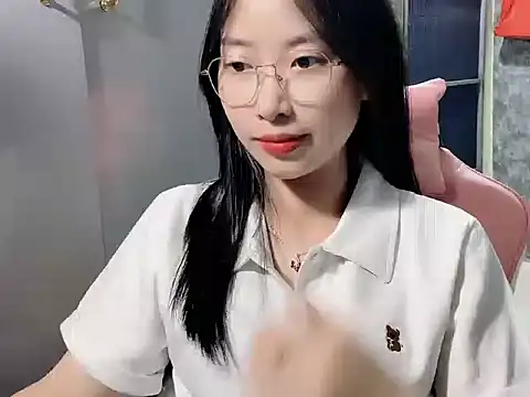 Snapshot of Linne6789 chatting on February 28, 2026, 3:33 pm Linne6789 online show from February 28, 2026, 3:33 pm