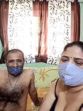 Snapshot of HoneyHush chatting on February 10, 2026, 11:09 am HoneyHush online show from February 10, 2026, 11:09 am