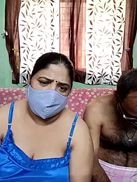 Snapshot of HoneyHush chatting on February 21, 2026, 11:23 am HoneyHush online show from February 21, 2026, 11:23 am