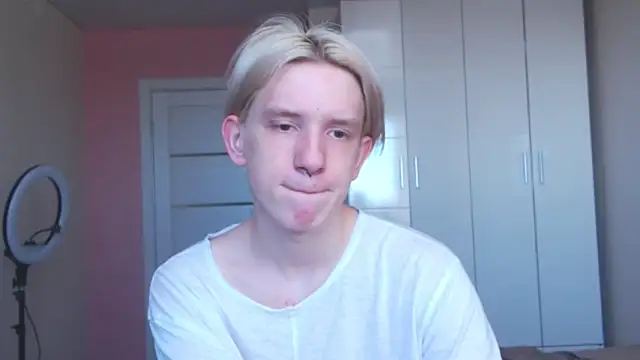 Snapshot of Ron_Vilss chatting on February 16, 2026, 6:56 am Ron Vilss online show from February 16, 2026, 6:56 am