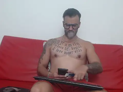 Snapshot of RyanxCole chatting on May 14, 2026, 11:07 am RyanxCole online show from May 14, 2026, 11:07 am
