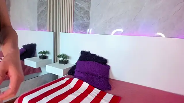 HannaWen  online show from March 11, 2026, 12:43 pm