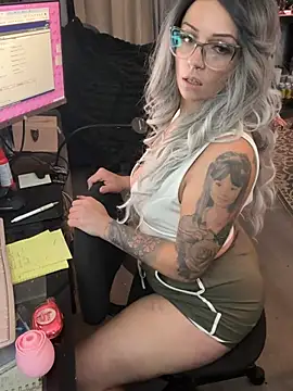 Snapshot of Alicethickpeach chatting on June 16, 2026, 5:13 pm Alicethickpeach online show from June 16, 2026, 5:13 pm