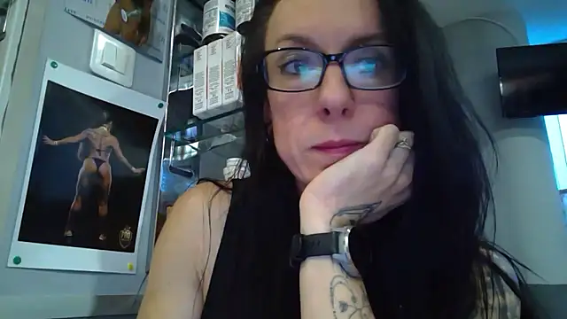 Snapshot of FITGIRL-MAEVA chatting on February 11, 2026, 5:02 pm FITGIRL-MAEVA online show from February 11, 2026, 5:02 pm