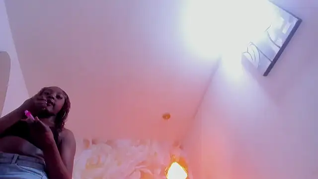 Snapshot of nylaroyale_cr chatting on February 8, 2026, 7:44 pm nylaroyale cr online show from February 8, 2026, 7:44 pm