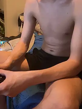 Snapshot of leh31l chatting on March 4, 2026, 10:28 pm leh31l online show from March 4, 2026, 10:28 pm