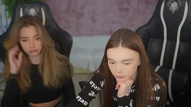 Snapshot of Zlata_Sky chatting on September 29, 2025, 6:35 pm Zlata Sky online show from September 29, 2025, 6:35 pm