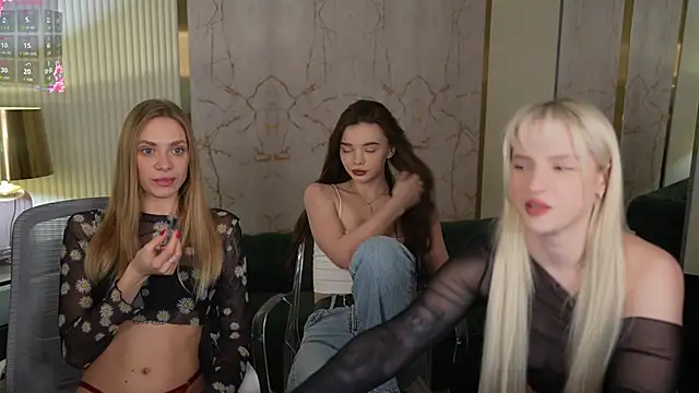 Snapshot of Zlata_Sky chatting on February 25, 2025, 7:27 pm Zlata Sky online show from February 25, 2025, 7:27 pm