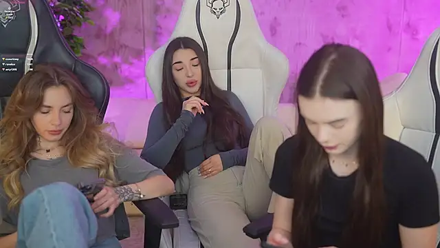 Snapshot of Zlata_Sky chatting on February 22, 2025, 9:04 pm Zlata Sky online show from February 22, 2025, 9:04 pm