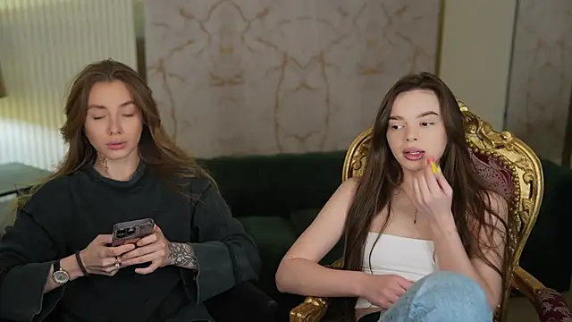 Snapshot of Zlata_Sky chatting on February 25, 2025, 11:37 pm Zlata Sky online show from February 25, 2025, 11:37 pm