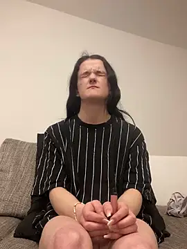 Snapshot of LeonieClaire chatting on February 28, 2026, 5:12 pm LeonieClaire online show from February 28, 2026, 5:12 pm