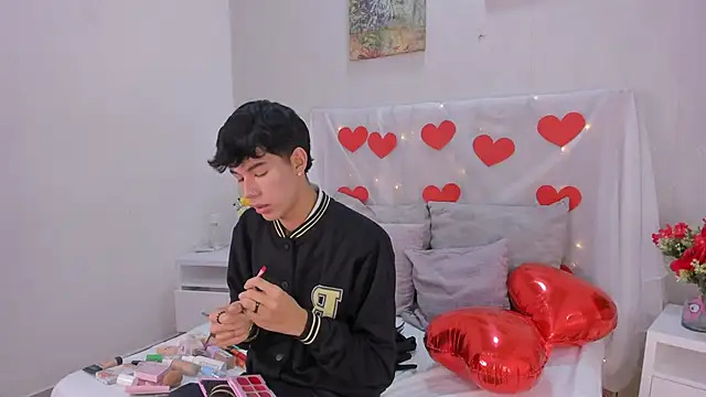 noah lewiss online show from February 17, 2026, 10:56 am