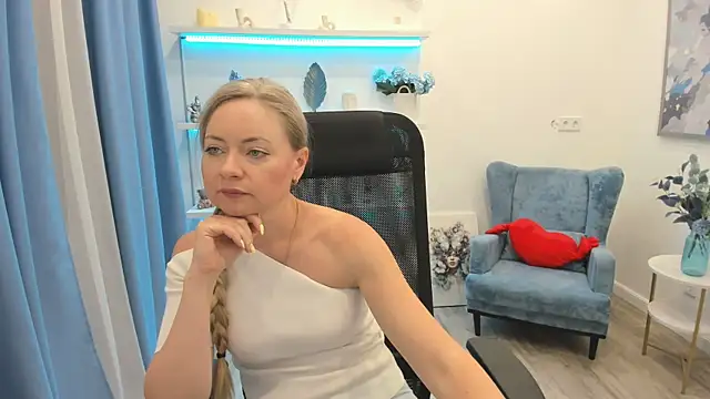 CharlotteKerti online show from May 27, 2026, 12:01 pm
