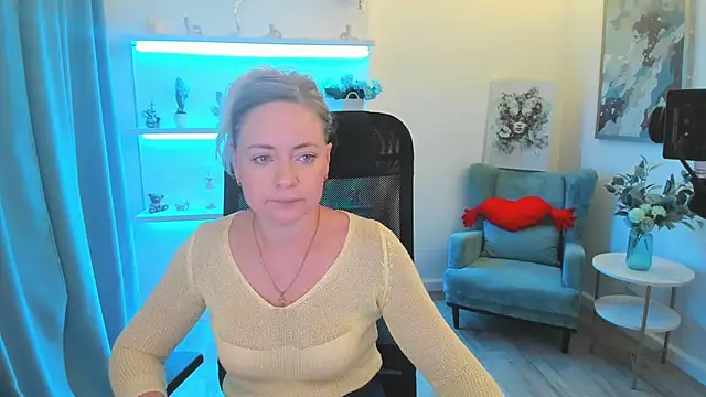 Snapshot of CharlotteKerti chatting on June 13, 2026, 7:34 pm CharlotteKerti online show from June 13, 2026, 7:34 pm