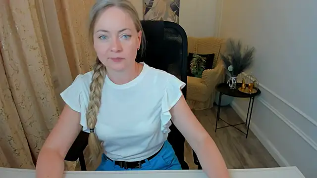 Snapshot of CharlotteKerti chatting on June 8, 2026, 7:47 pm CharlotteKerti online show from June 8, 2026, 7:47 pm