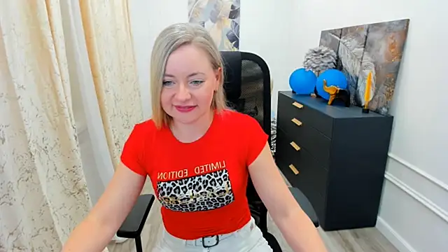 CharlotteKerti online show from May 31, 2026, 6:09 pm