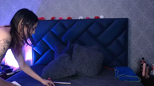 Lia tomson online show from April 10, 2026, 6:59 pm