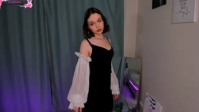 LillianPerry online show from February 15, 2026, 8:19 pm