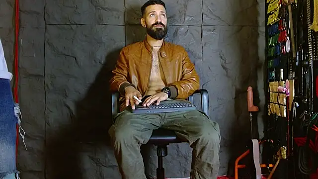 Snapshot of Hardcore_Room_Bdsm_ chatting on February 25, 2026, 4:01 am Hardcore Room Bdsm online show from February 25, 2026, 4:01 am