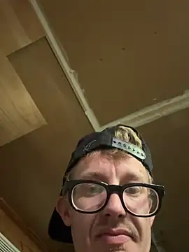 Daddybigdick123123 online show from May 19, 2026, 8:32 am