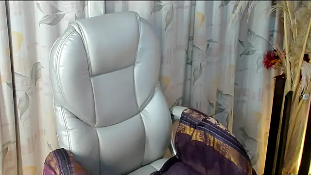 Snapshot of Sylvara_bx chatting on June 2, 2026, 11:54 am Sylvara bx online show from June 2, 2026, 11:54 am