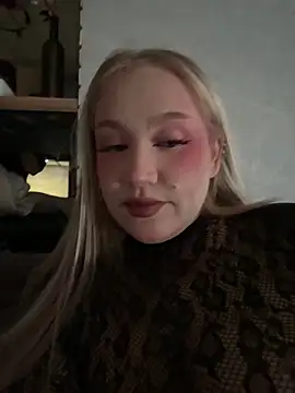 RollDollsi online show from March 22, 2026, 6:15 am