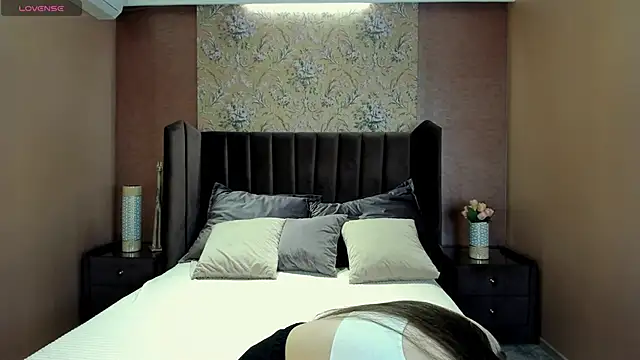 MonicaBev online show from March 19, 2026, 8:31 pm