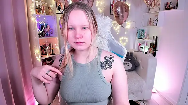 Snapshot of AnnieVibe chatting on February 6, 2026, 5:31 pm AnnieVibe online show from February 6, 2026, 5:31 pm