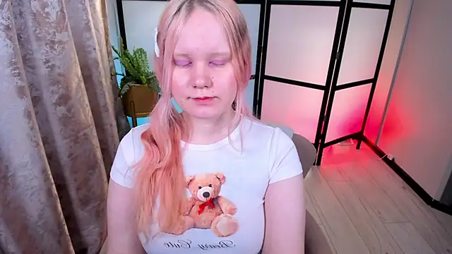 AnnieVibe online show from April 18, 2026, 7:58 pm