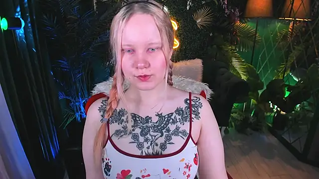 Snapshot of AnnieVibe chatting on April 28, 2026, 5:39 pm AnnieVibe online show from April 28, 2026, 5:39 pm
