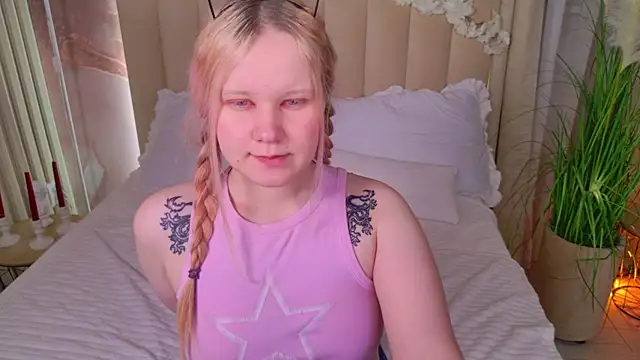 Snapshot of AnnieVibe chatting on April 21, 2026, 5:41 pm AnnieVibe online show from April 21, 2026, 5:41 pm